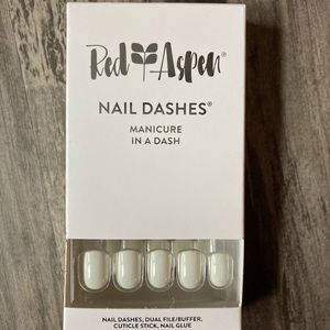 Red Aspen Nail dashes: Nina on cloud nine